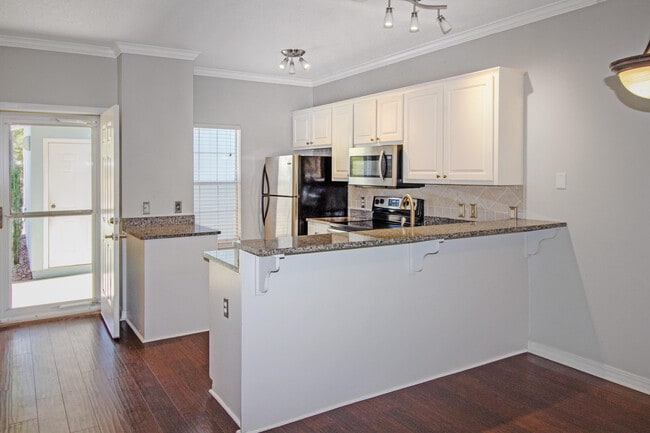 Building Photo - 2713 Bay Club Dr