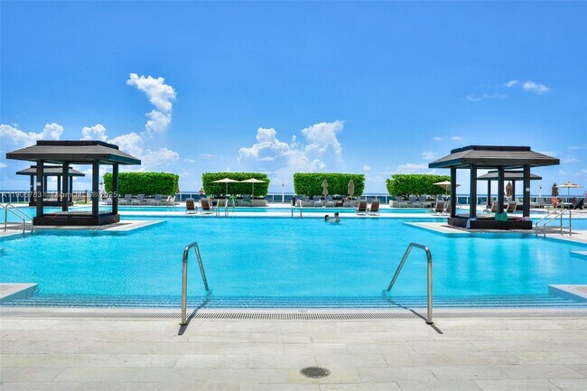 Building Photo - 1830 S Ocean Dr