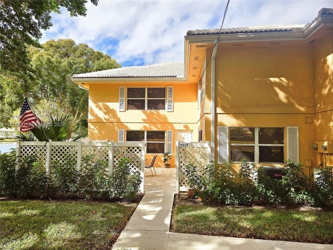 Building Photo - 1931 Hartford Ct