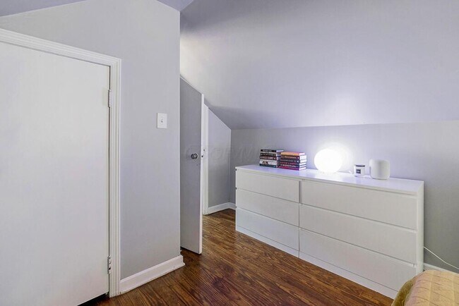 Building Photo - 1607 Elmwood Ave