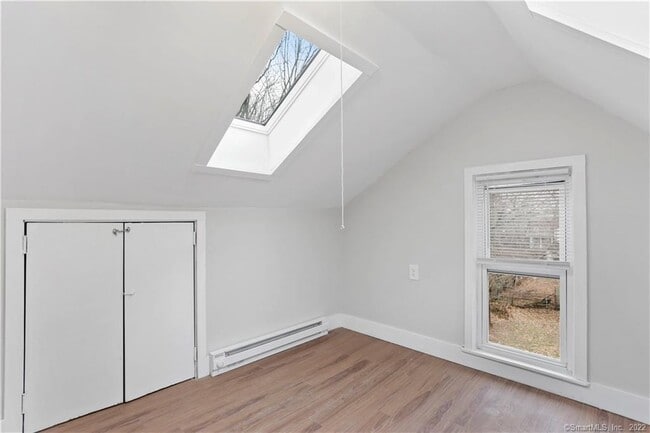 Building Photo - 393 Huntington St