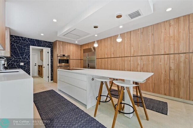 Building Photo - 325 Seven Isles Dr