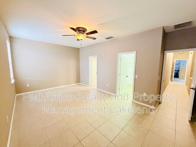 Building Photo - 3227 Ogden Dr