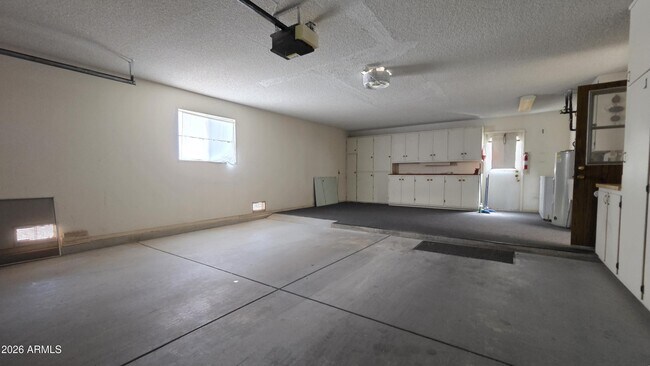 Building Photo - 11014 W Granada Dr