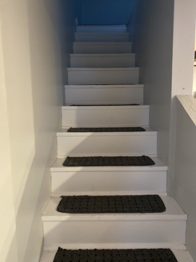 Building Photo - 2 Fox Ln