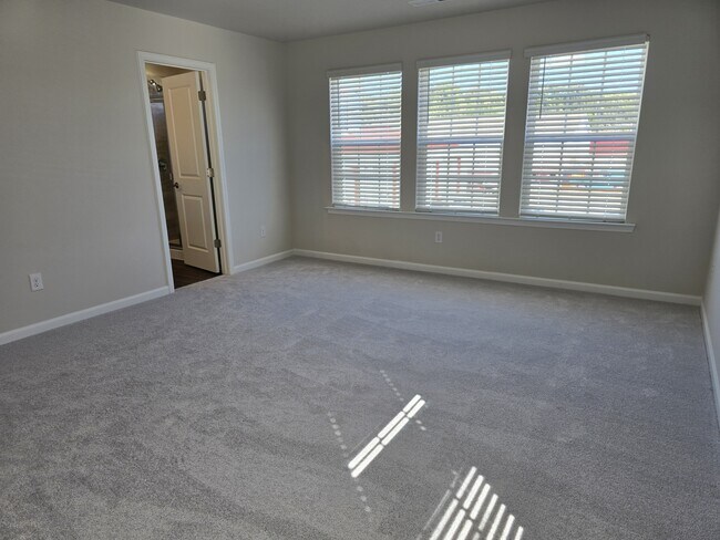 Building Photo - 5501 Hydrangea St