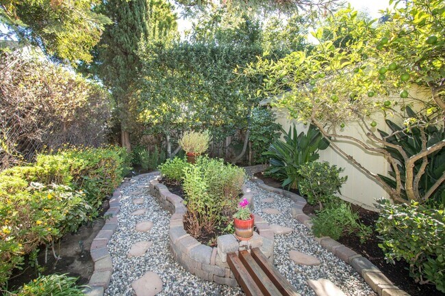 Building Photo - Executive Home With Remodeled Bathrooms + AC in Old Palo Alto