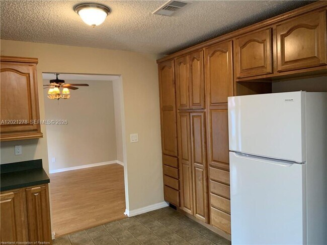 Building Photo - 2225 N Unicorn Rd