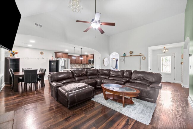 Building Photo - 125 Sycamore Hill Dr