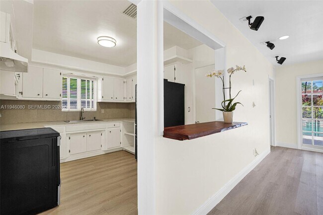 Building Photo - 5781 SW 25th St