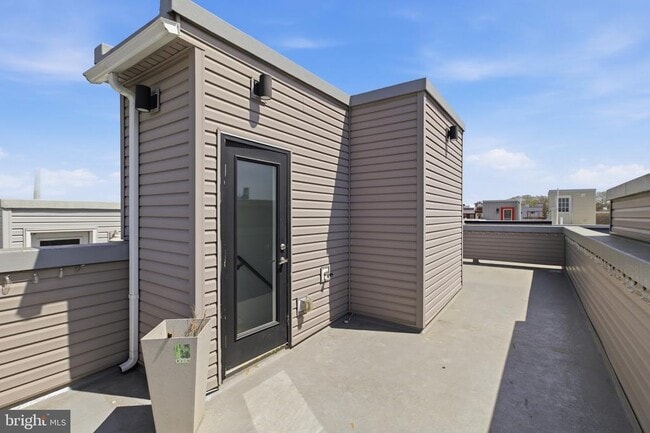 Building Photo - 1448 N Myrtlewood St