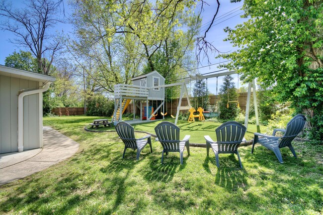 Building Photo - 17 Sunnymede Dr