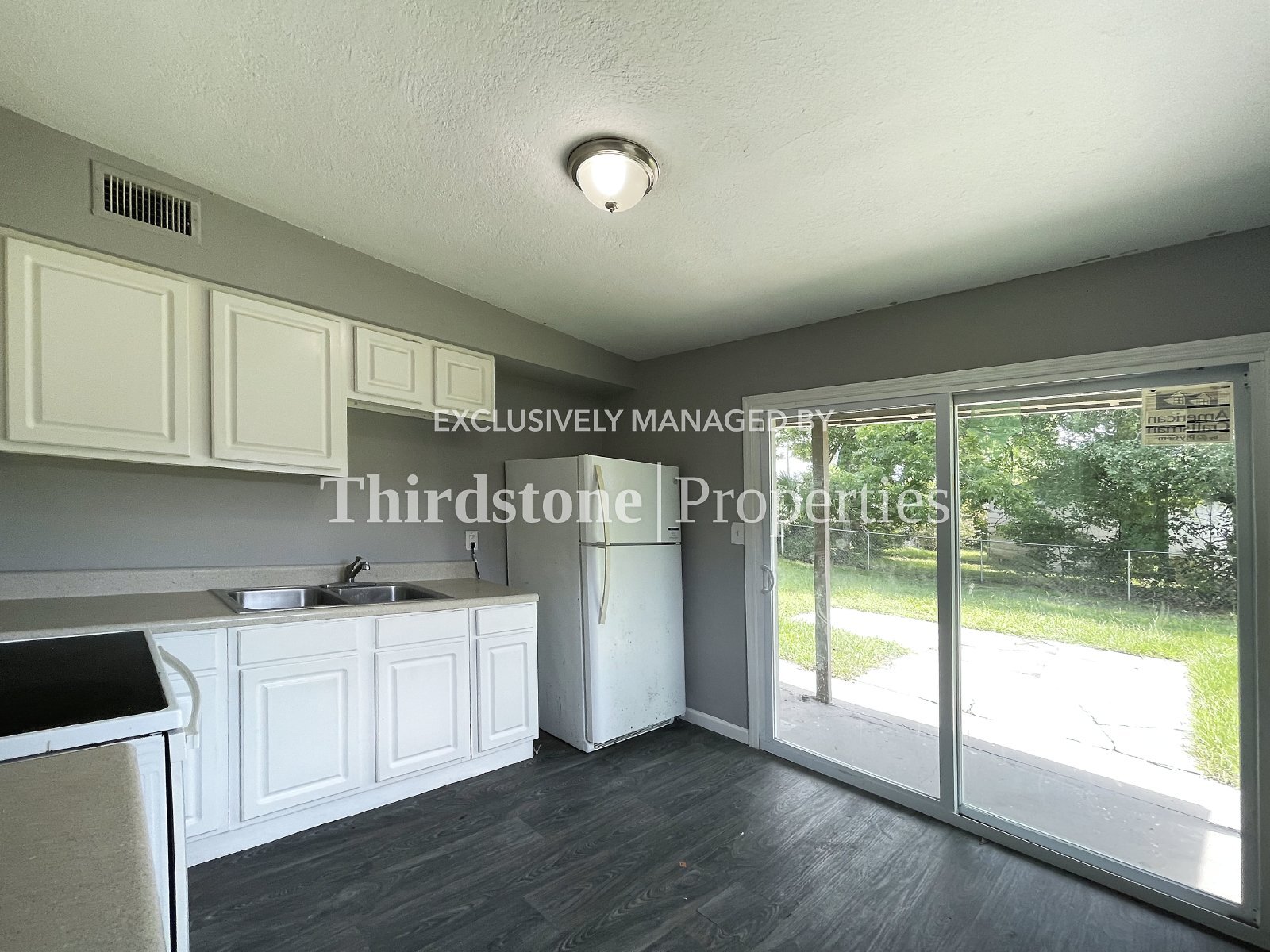 Building Photo - 2212 W 12th St