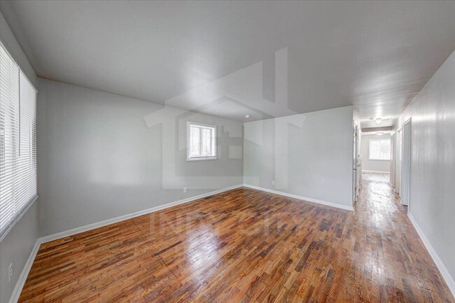 Building Photo - 3305 N Whittier Pl
