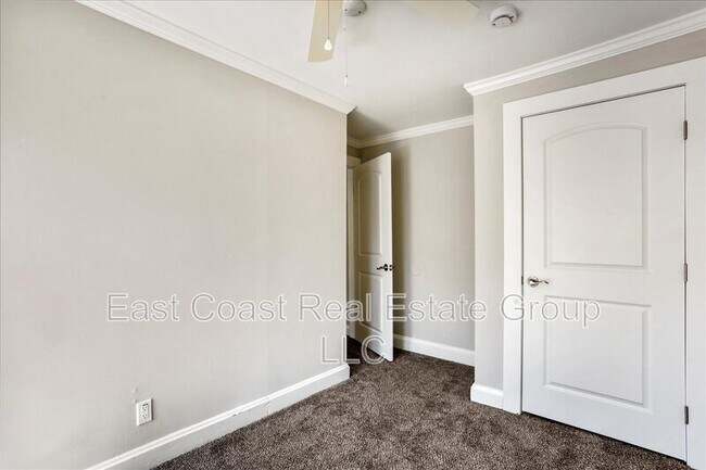 Building Photo - 803 S Potomac St
