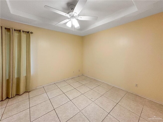 Building Photo - 715 Lake View Dr