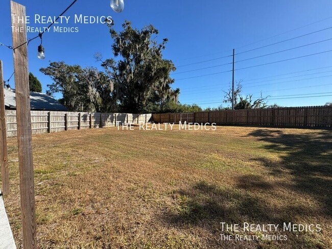 Building Photo - 2601 Bridle Dr