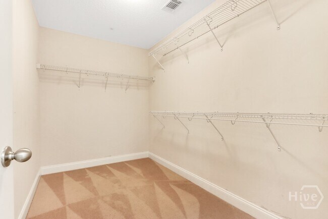 Building Photo - 255 Red Oak Dr