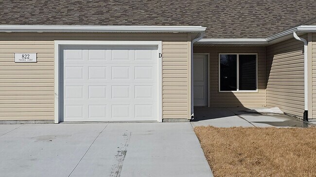 Primary Photo - 822 Phoenix Ct