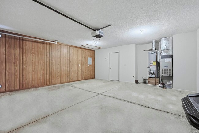 Building Photo - 7455 Montclair Dr