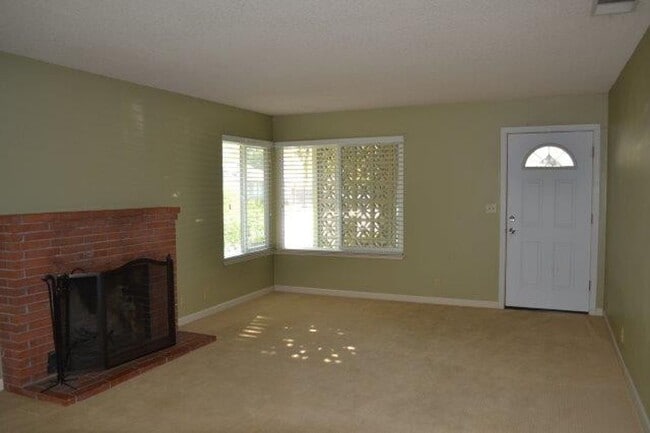 Building Photo - Scripps Drive Duplex