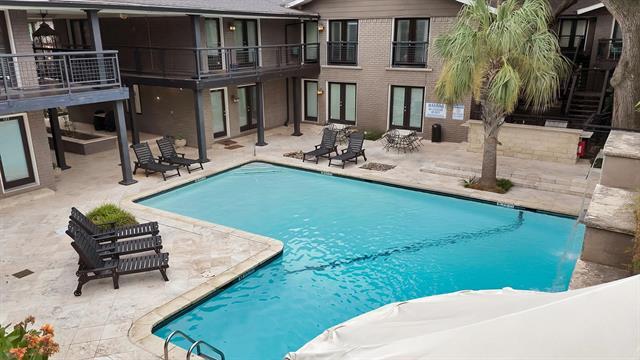 Building Photo - 10203 Regal Oaks Dr
