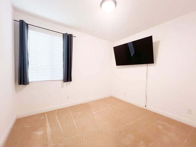Building Photo - Spacious 4 Bd 3 Bath Home in Elk Grove