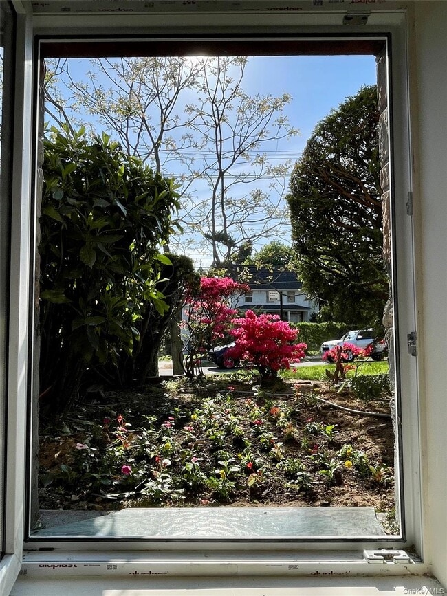 Building Photo - 39-05 Douglaston Pkwy