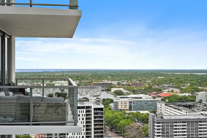 Building Photo - 301 1st St S