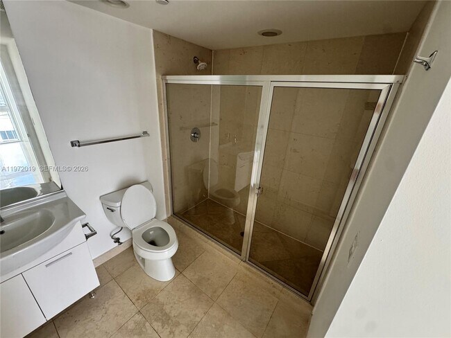 Building Photo - 495 Brickell Ave