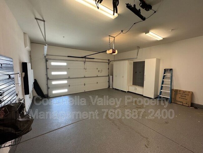 Building Photo - 74635 Tesla Dr