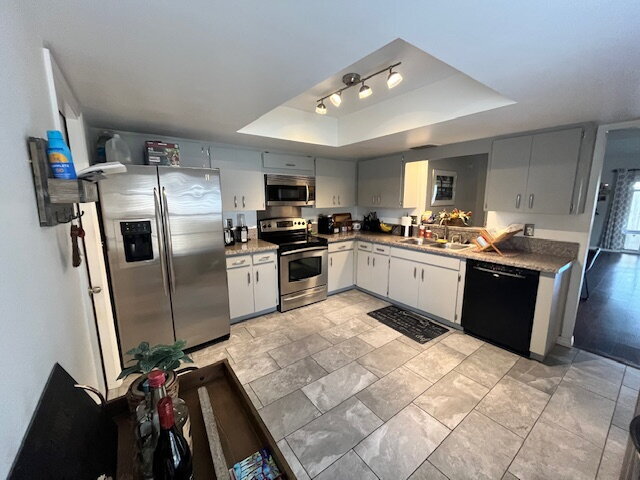 Building Photo - Beautiful Like New Home For Rent in Brandon!