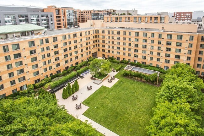Building Photo - 475 K St NW