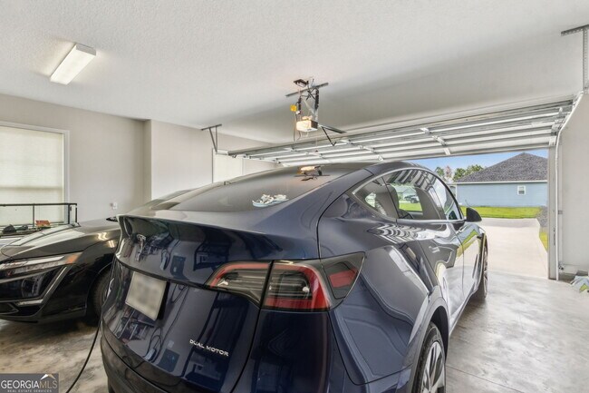 Building Photo - 145 Verano St