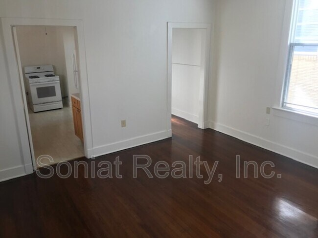 Building Photo - 112 N Bernadotte St
