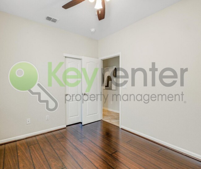 Building Photo - 209 Needle Ct