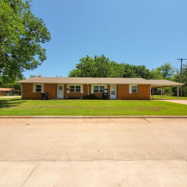 Building Photo - 2429 N Market Ave