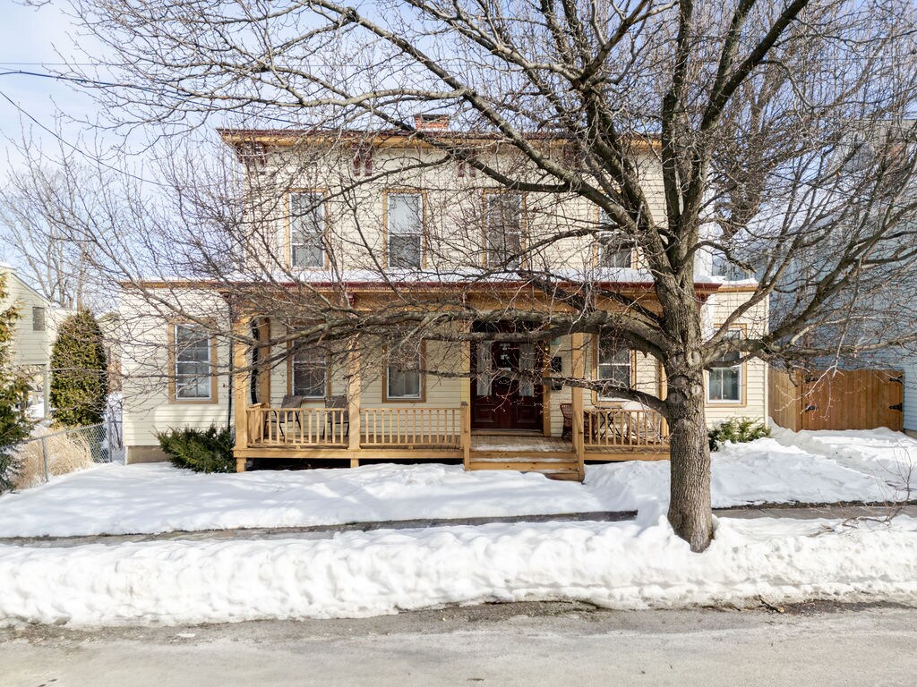 Building Photo - 552 Columbia St