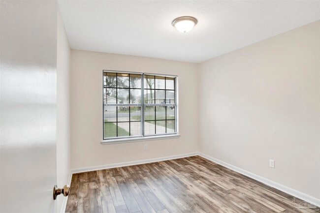 Building Photo - 1382 Fairchild St