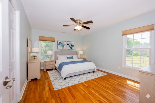 Building Photo - 237 Riverbend Rd