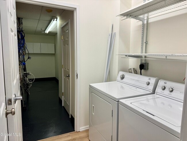 Building Photo - 433 Broadway