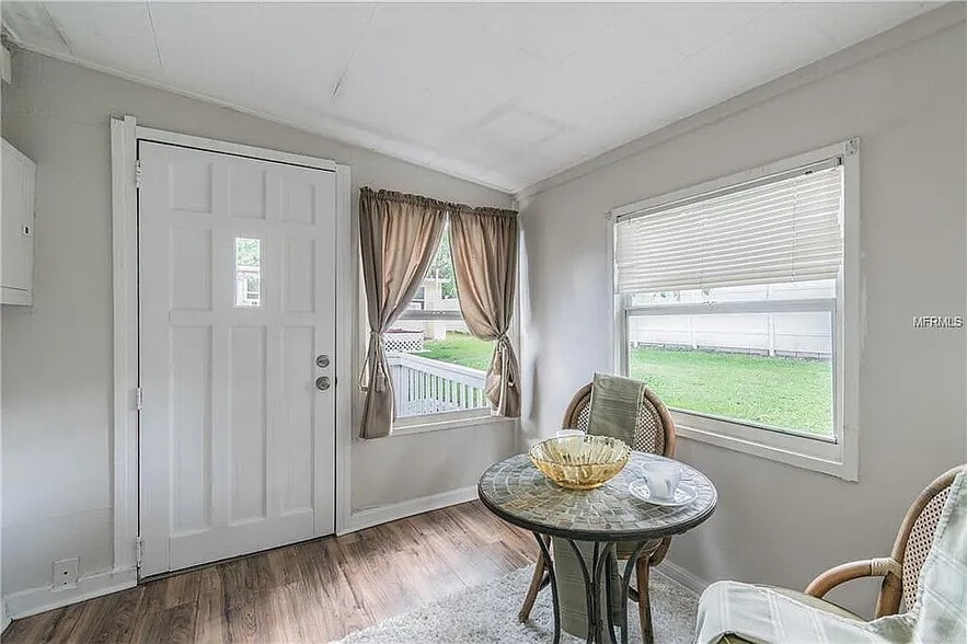 Building Photo - 228 W Jean St