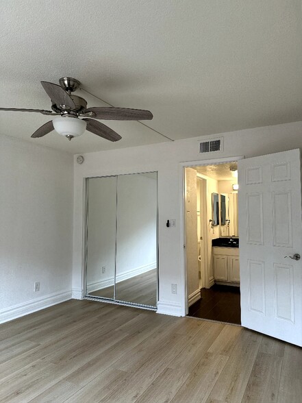 Building Photo - 3825 E Camelback Rd