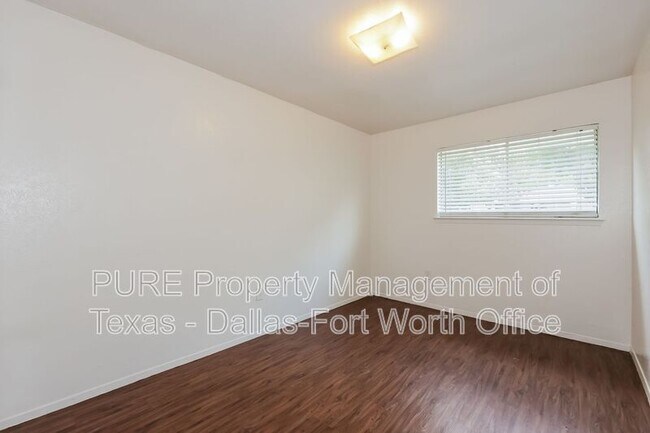 Building Photo - 1811 E Timberview Ln