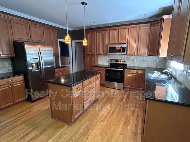 Building Photo - 4540 Pebble Lake Dr
