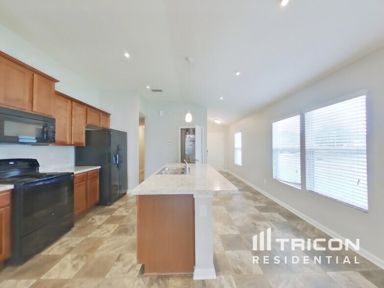 Building Photo - 8675 Julia Marie Cir