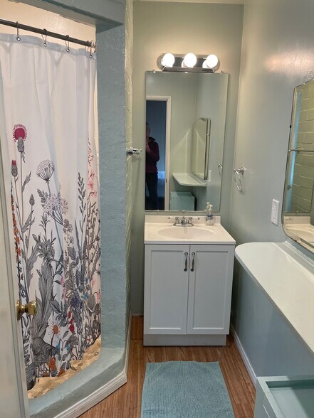 Bathroom - 505 Alvarado St