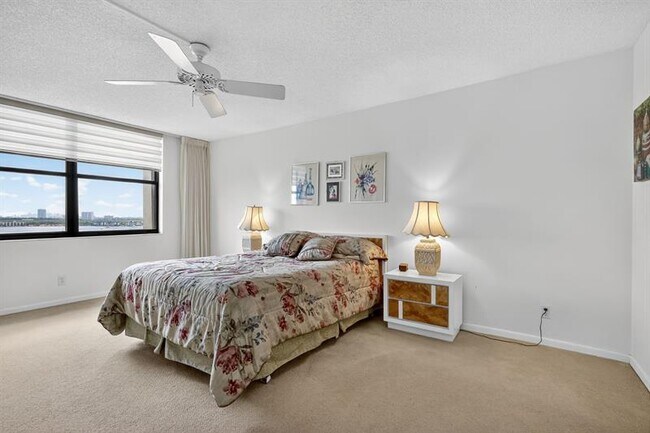 Building Photo - 18151 NE 31st Ct