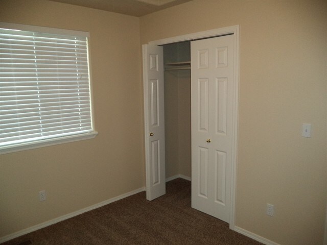 Building Photo - 684 E Full Moon St