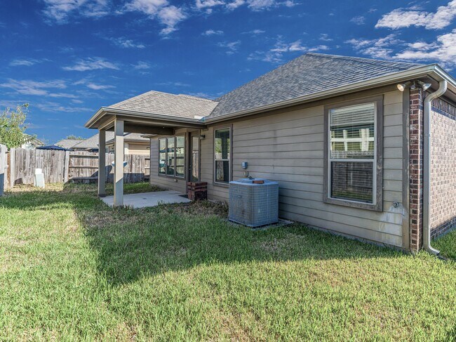 Building Photo - 11103 Avery Oaks Ln